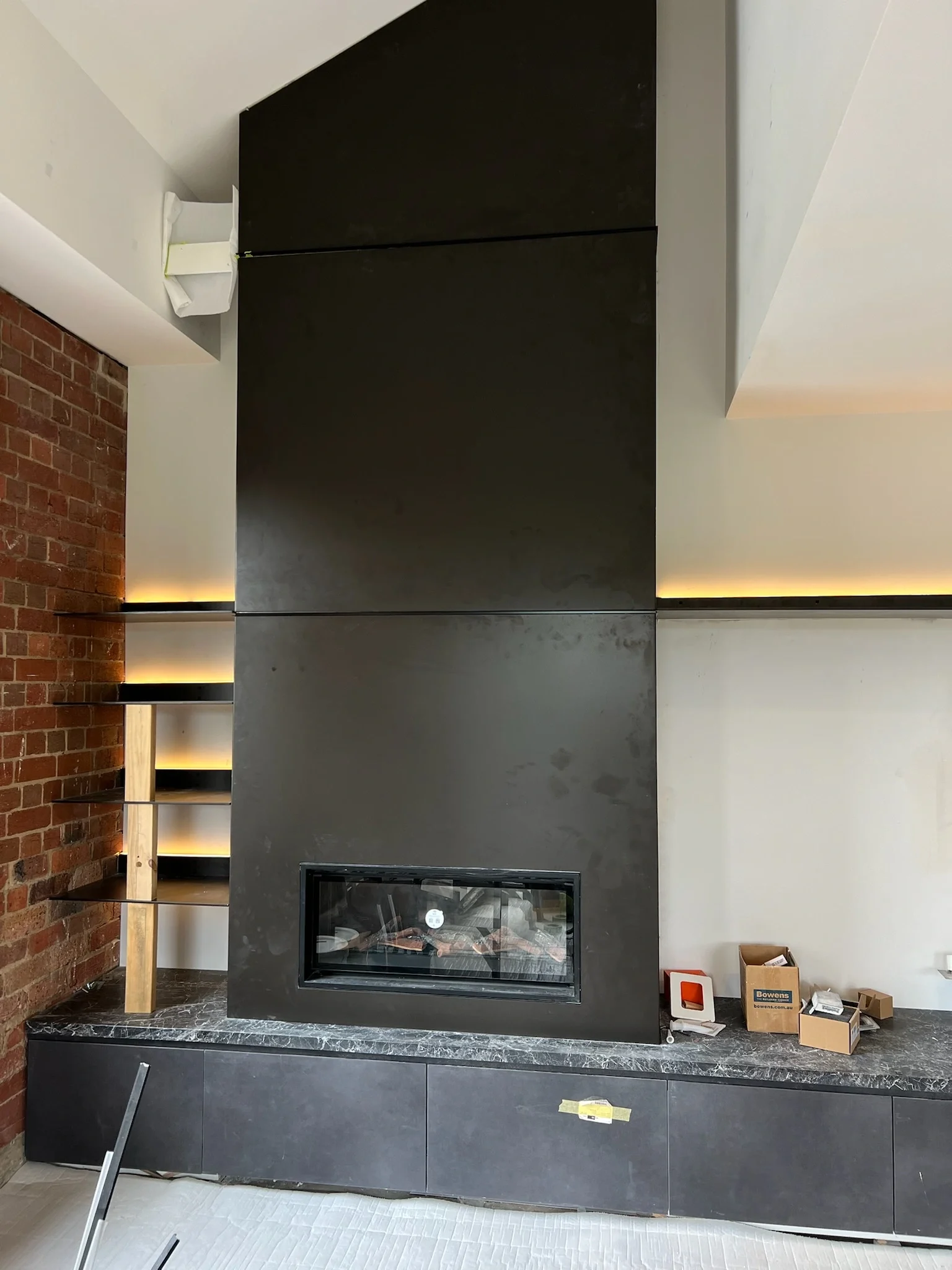 powder coated aluminium illuminated shelves